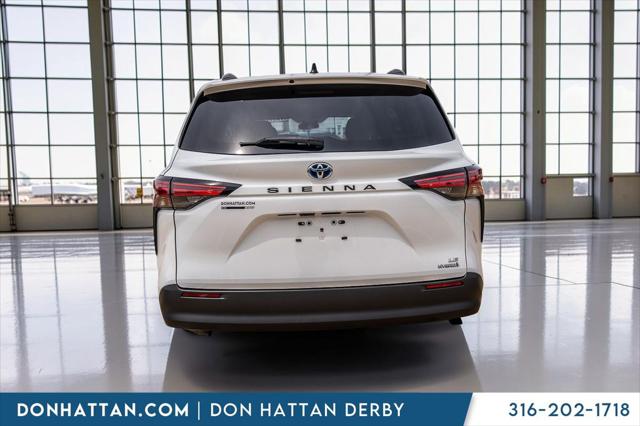 2022 Toyota Sienna LE