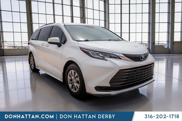 2022 Toyota Sienna LE