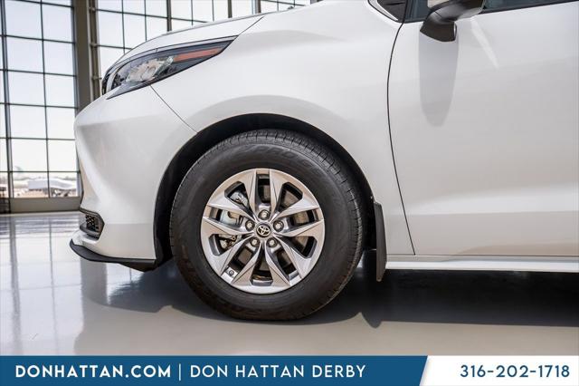 2022 Toyota Sienna LE