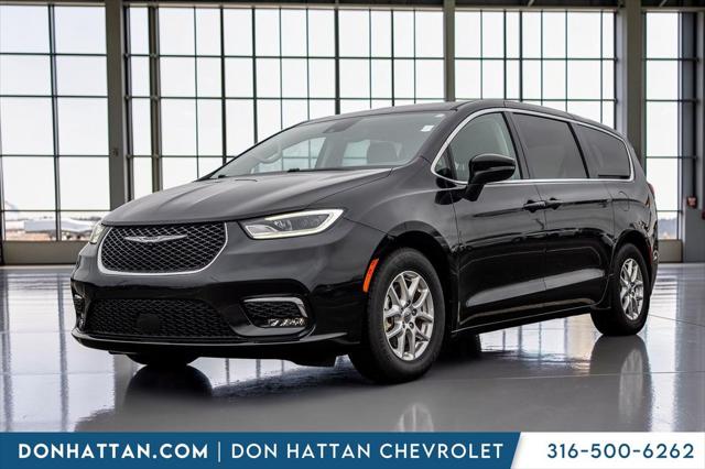 2023 Chrysler Pacifica Touring L for sale in Wichita, KS