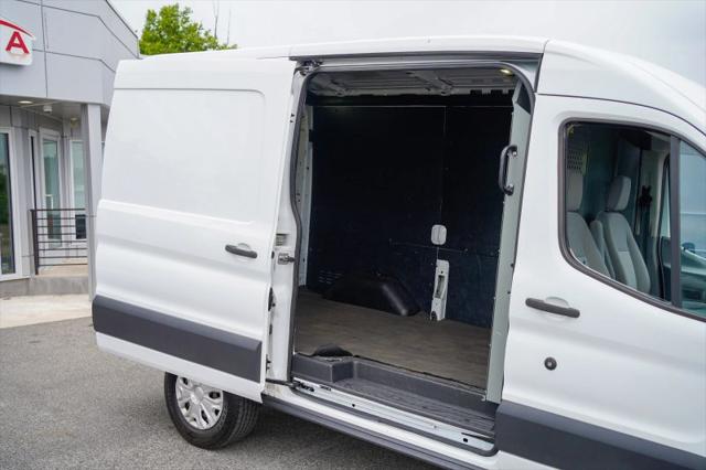 2018 Ford Transit Medium Roof w/Sliding Side Door w/RWB