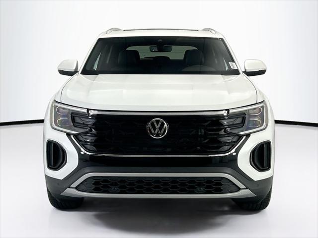 2026 Volkswagen Atlas Cross Sport SE with Technology