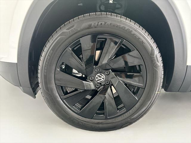 2026 Volkswagen Atlas Cross Sport SE with Technology