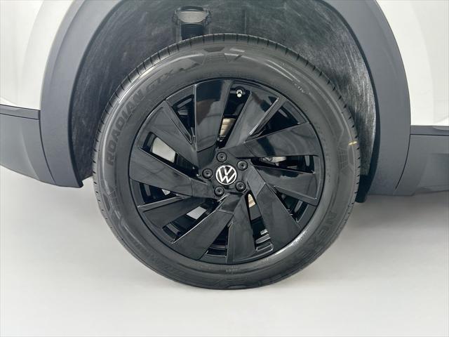2026 Volkswagen Atlas Cross Sport SE with Technology