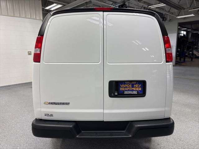2026 Chevrolet Express Cargo Van 2500 Regular Wheelbase, WT, RWD