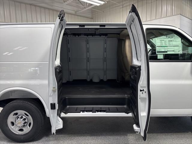2026 Chevrolet Express Cargo Van 2500 Regular Wheelbase, WT, RWD