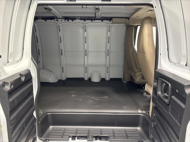 2026 Chevrolet Express Cargo Van 2500 Regular Wheelbase, WT, RWD