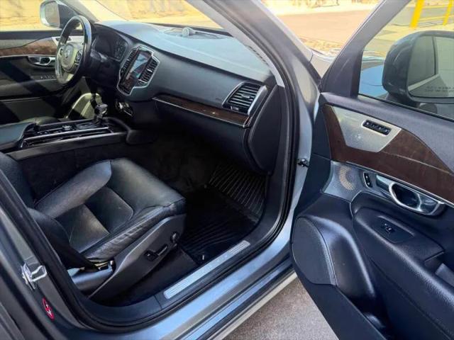 2016 Volvo XC90 T6 Momentum