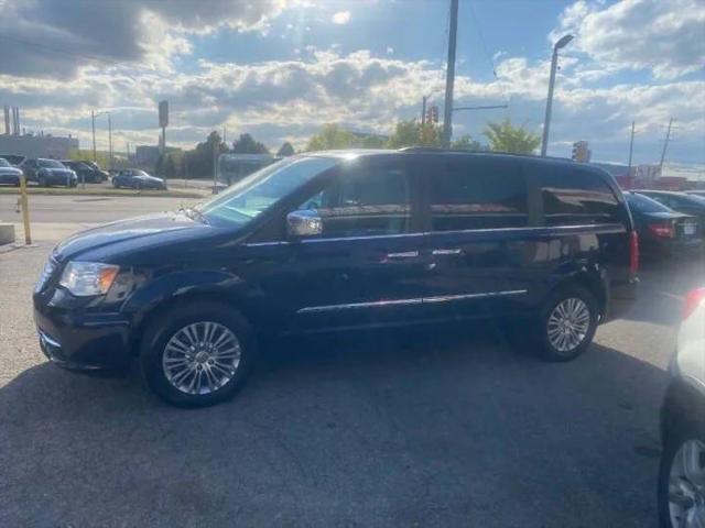2015 Chrysler Town & Country Touring-L