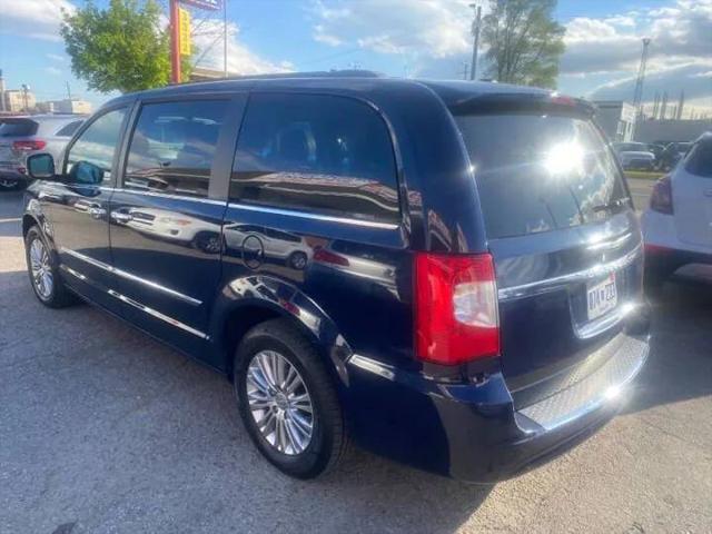 2015 Chrysler Town & Country Touring-L