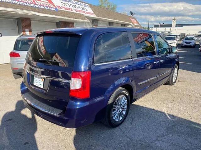 2015 Chrysler Town & Country Touring-L