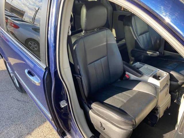 2015 Chrysler Town & Country Touring-L