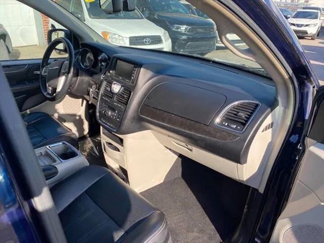 2015 Chrysler Town & Country Touring-L