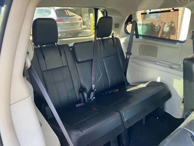 2015 Chrysler Town & Country Touring-L