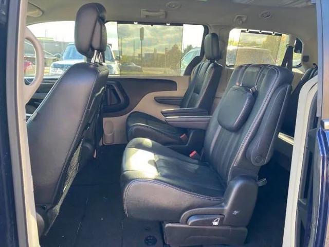 2015 Chrysler Town & Country Touring-L