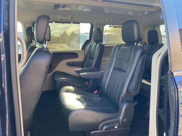 2015 Chrysler Town & Country Touring-L