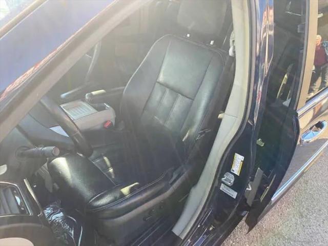 2015 Chrysler Town & Country Touring-L