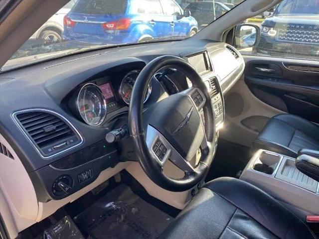 2015 Chrysler Town & Country Touring-L
