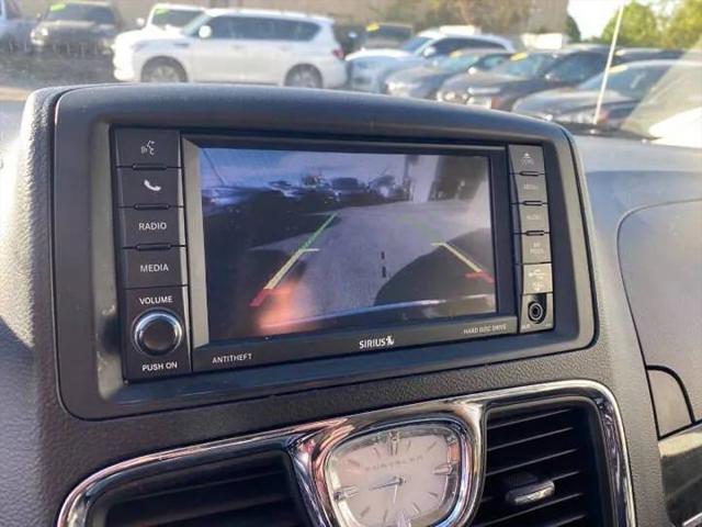 2015 Chrysler Town & Country Touring-L