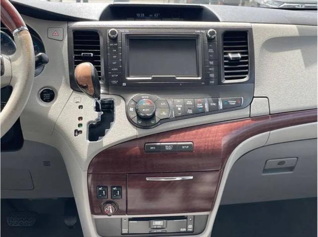 2014 Toyota Sienna Limited V6 7 Passenger