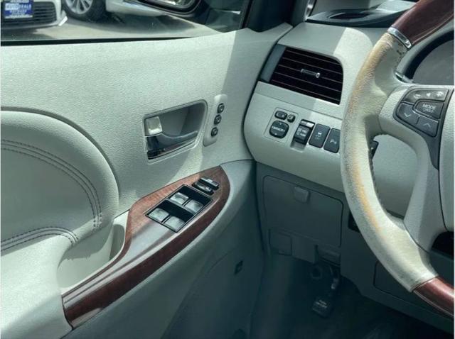 2014 Toyota Sienna Limited V6 7 Passenger