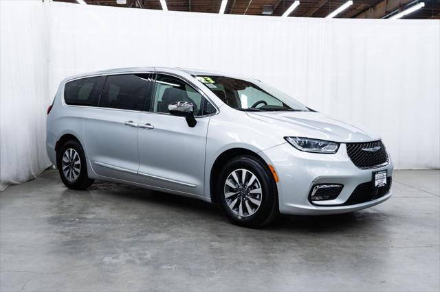 2023 Chrysler Pacifica Hybrid Limited for sale in Beaverton, OR