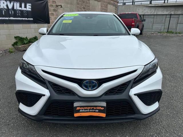 2022 Toyota Camry SE Hybrid
