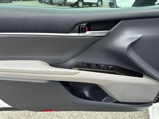 2022 Toyota Camry SE Hybrid