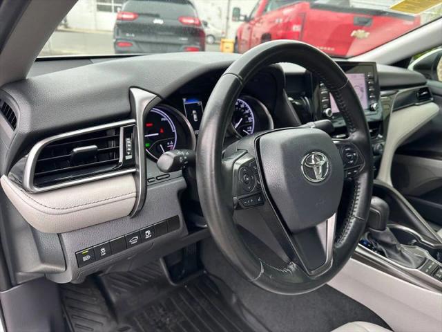 2022 Toyota Camry SE Hybrid