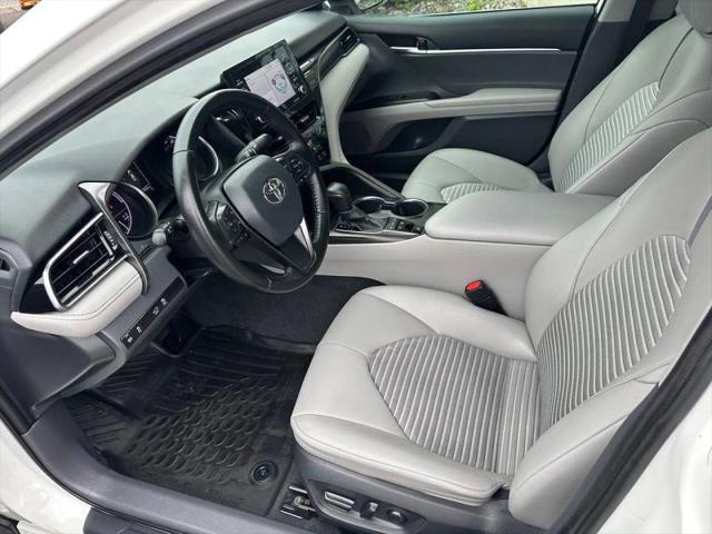 2022 Toyota Camry SE Hybrid