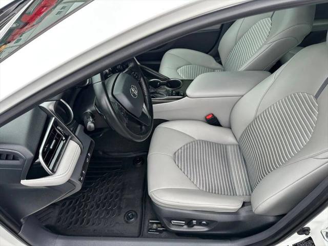 2022 Toyota Camry SE Hybrid