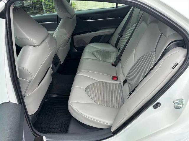 2022 Toyota Camry SE Hybrid