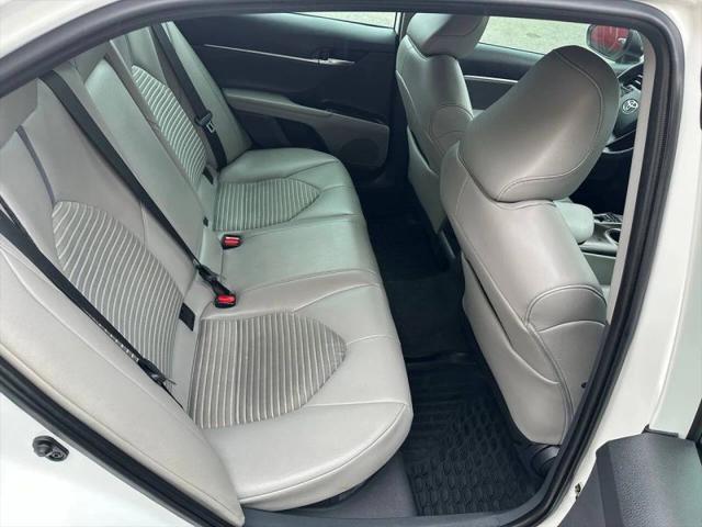 2022 Toyota Camry SE Hybrid