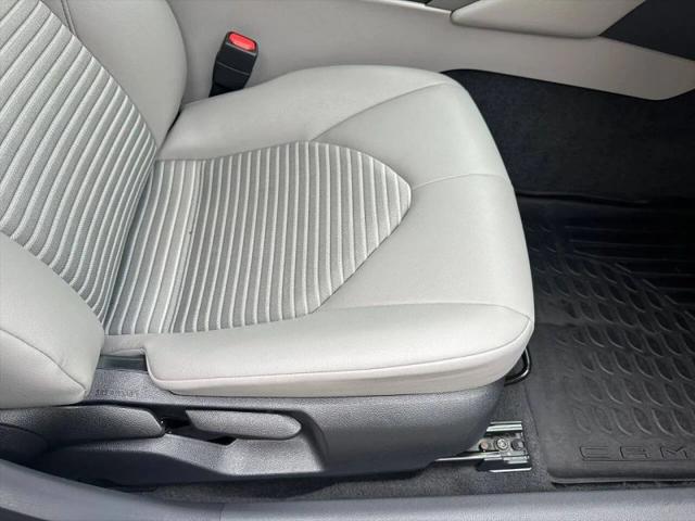 2022 Toyota Camry SE Hybrid