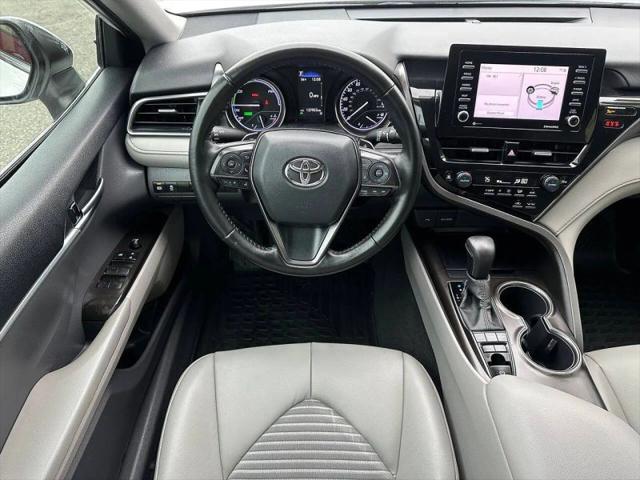 2022 Toyota Camry SE Hybrid