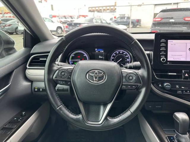 2022 Toyota Camry SE Hybrid