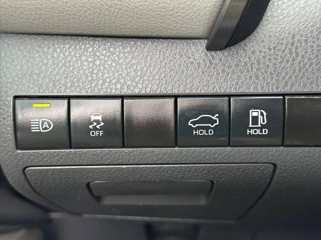2022 Toyota Camry SE Hybrid