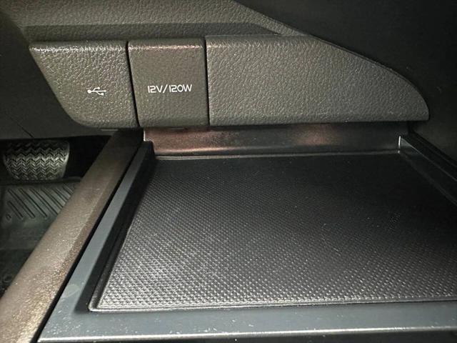 2022 Toyota Camry SE Hybrid