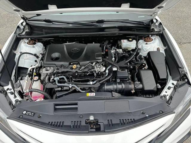 2022 Toyota Camry SE Hybrid