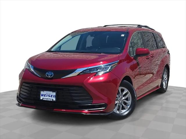 2022 Toyota Sienna LE for sale in Milwaukee, WI