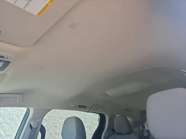 2022 Toyota Sienna LE