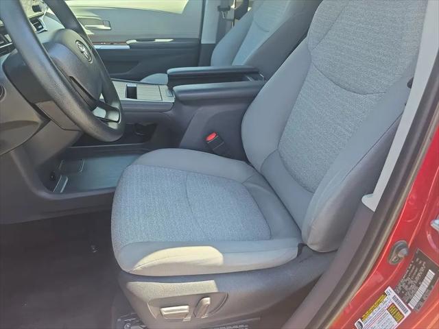 2022 Toyota Sienna LE