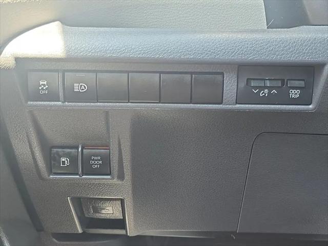 2022 Toyota Sienna LE