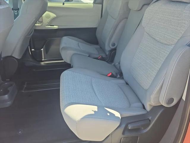 2022 Toyota Sienna LE