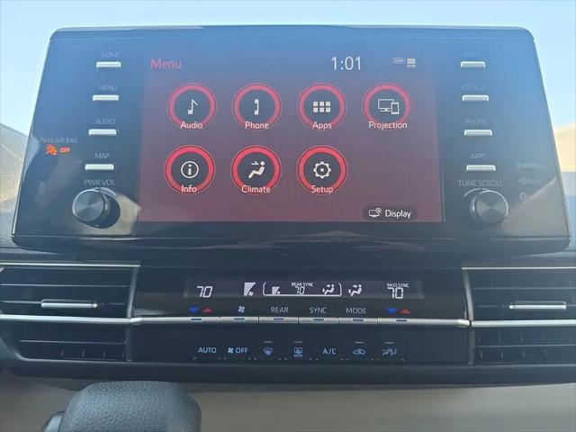 2022 Toyota Sienna LE