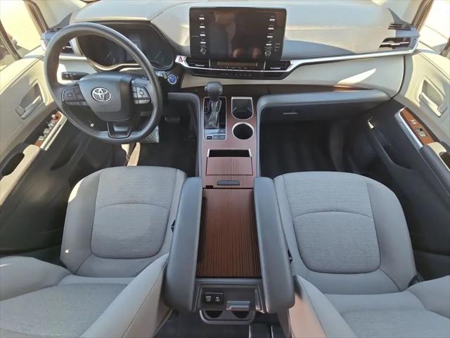 2022 Toyota Sienna LE