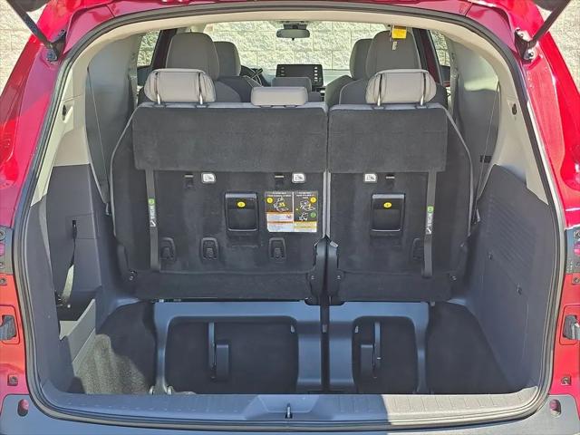 2022 Toyota Sienna LE