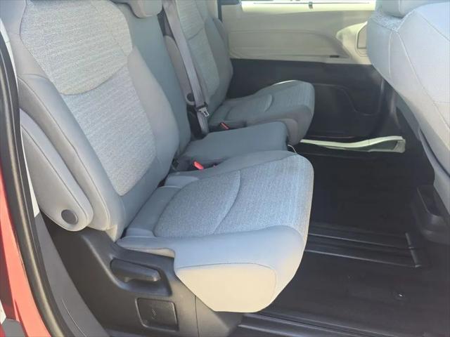 2022 Toyota Sienna LE
