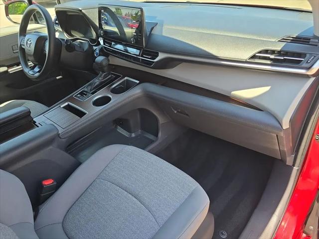 2022 Toyota Sienna LE