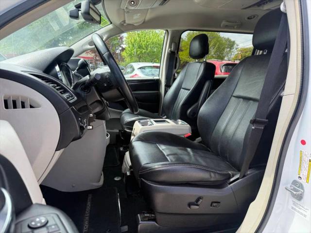2014 Chrysler Town & Country Touring